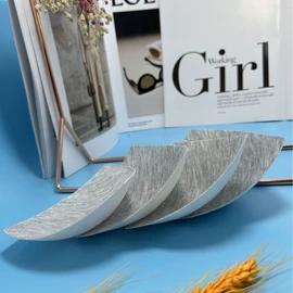 胸垫、插片;肩带、搭扣