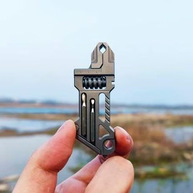 8合一EDC工具  拆卸扳手  活动扳手挂件钥匙扣