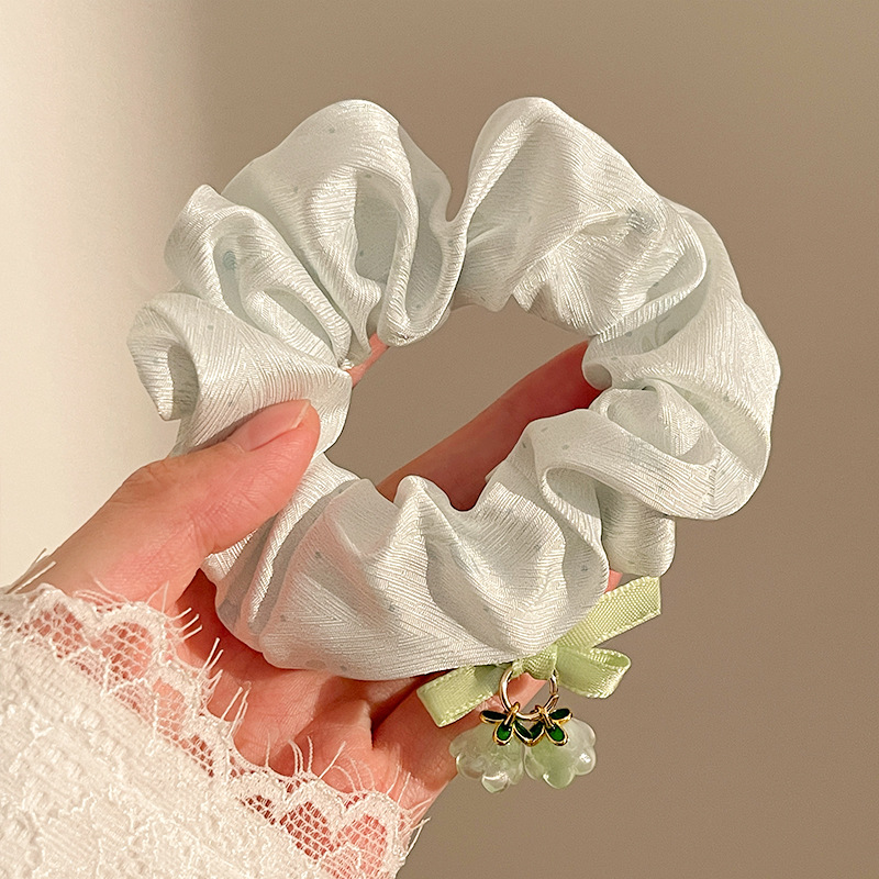 Green pendant flower-shaped