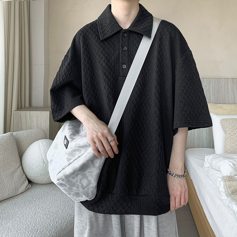 Estilo coreano de moda Polo de manga corta Camisa de verano de los hombres de punto de textura suelta solapa camiseta de diseño sentido nicho media manga