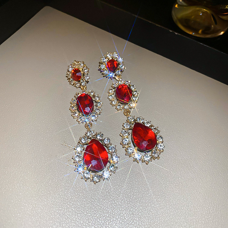 Pendientes de gota de agua de flores de diamantes de aguja de plata Pendientes de temperamento de nicho retro femenino Pendientes de personalidad de moda Lujo ligero Sentido de alta gama