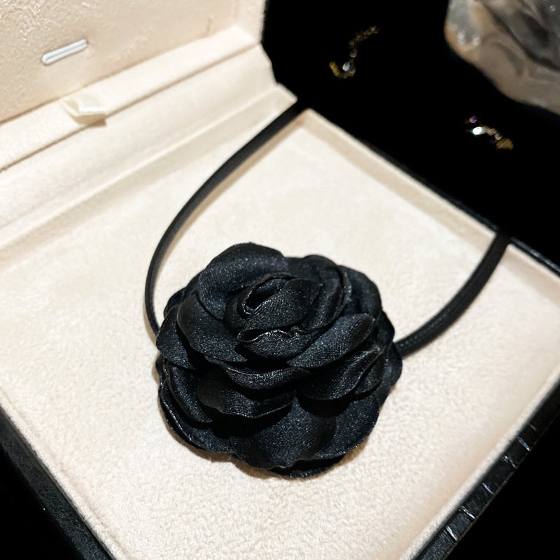 Alloy, Cloth, Wax rope Material Sweet Flower Alloy Cloth Wax Rope Woven Chain Choker Wholesale