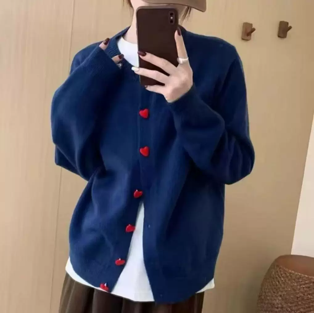 韩系慵懒风针织衫女春秋新款宽松设计感爱心扣外搭长袖毛衣开衫女