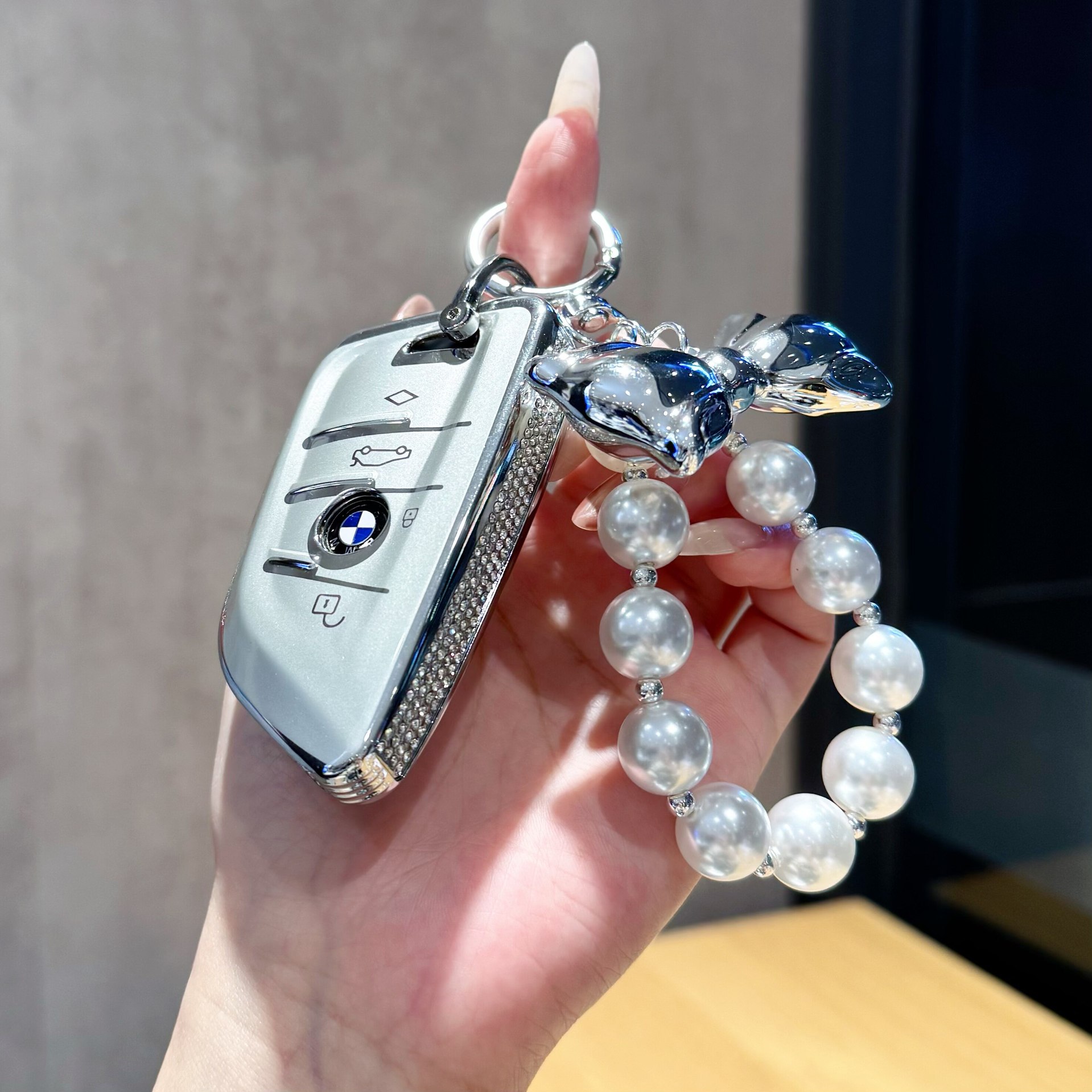 Suitable for BMW key cases, new 3 Series 330li, 5 Series 530li, X1, X2, X3, X4, X5, blade-style women's key case