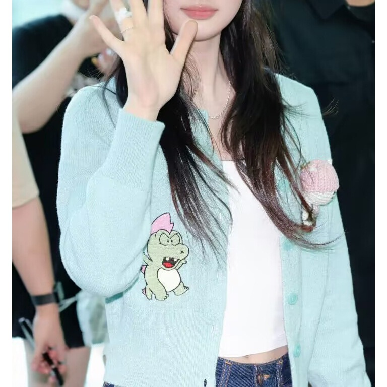 2026 Autumn New Cartoon Crocodile Pattern Hand-Crocheted Three-Dimensional Decorative Round-Neck Waist-Cinching Knit Cardigan Top 2026 Autumn New Cartoon Crocodile Pattern Hand-Crocheted Three-Dimensional Decorative Round-Neck Waist-Cinching Knit Cardigan Top