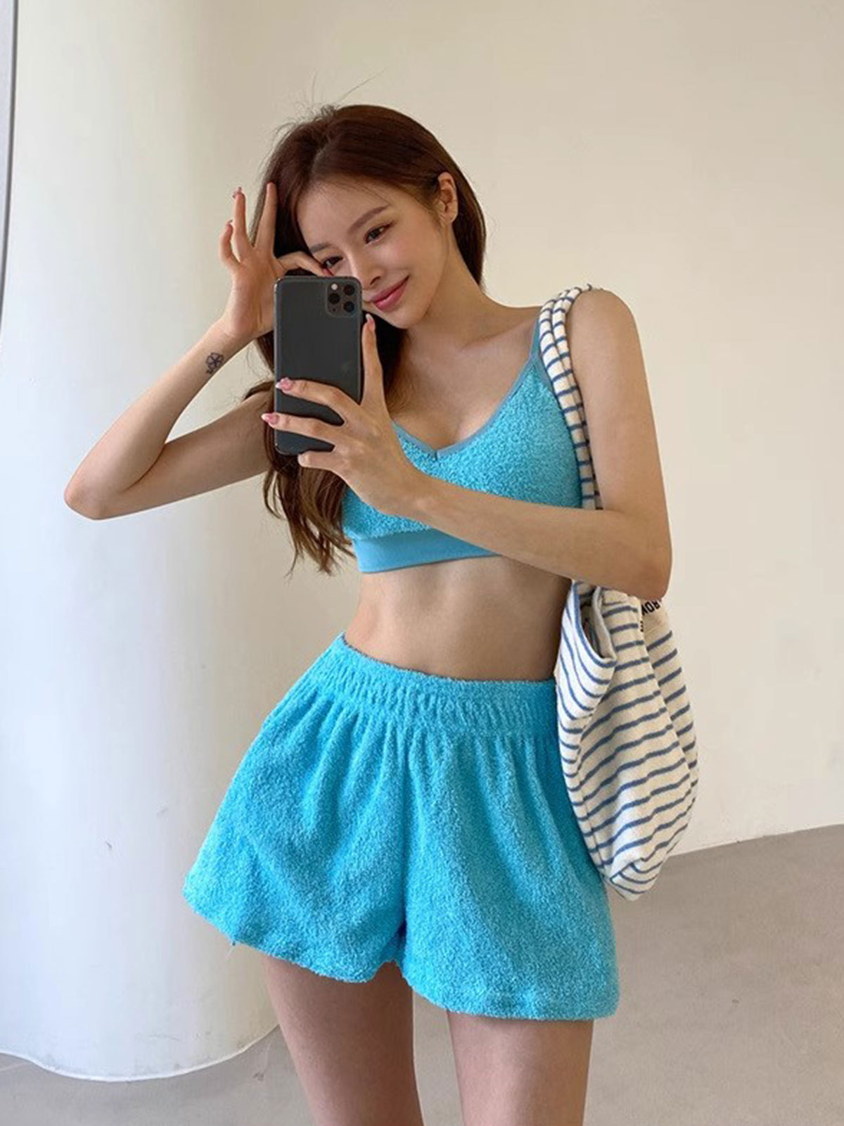 Nuevo bikini multicolor toalla tela split traje de baño tirantes top de tubo falda de tres piezas vacaciones en la playa de aguas termales