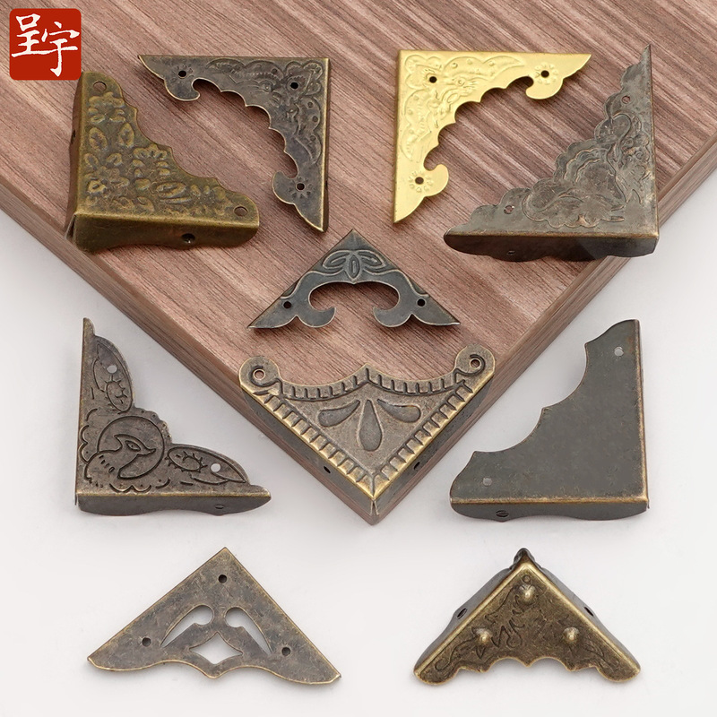 Chengyu Retro Three-Sided Low-Corner Iron Corner Brackets for Wooden Boxes, Corner Protectors, Right-Angle Hardware, Antique-Style Iron Sheet Four-Corner Brackets
