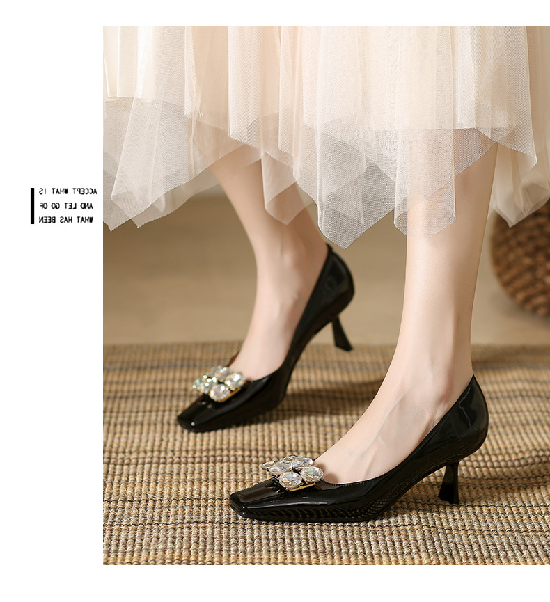 Damen Stiletto High Heels Mit Karree-form Aus Lackleder_voghion.com