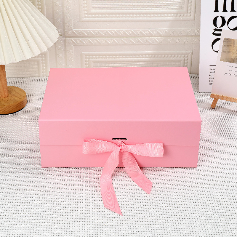 Caja de papel plegable simple transfronteriza en existencia, caja de regalo con tapa magnética abatible, personalizable con impresión de logotipo.