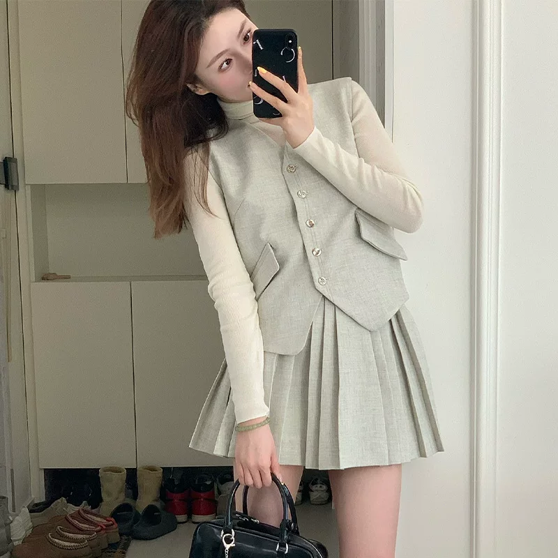 Summer short suit, vest, V-neckline