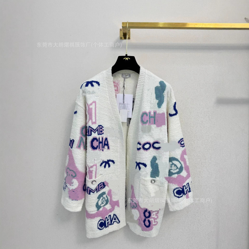 Shenzhen Nanyou CH brand~Top~level version 26 early spring new model Full-print letter V-neck knitted long-sleeve cardigan Shenzhen Nanyou CH brand~Top~level version 26 early spring new model Full-print letter V-neck knitted long-sleeve cardigan