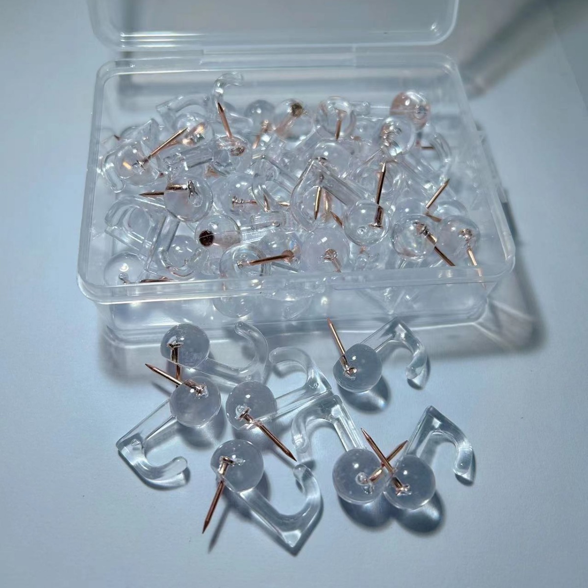 Suministro directo de fábrica de ganchos de plástico de oro rosa transparente, clavijas, clavijas, tableros de mensajes, clavijas de pared de fotos