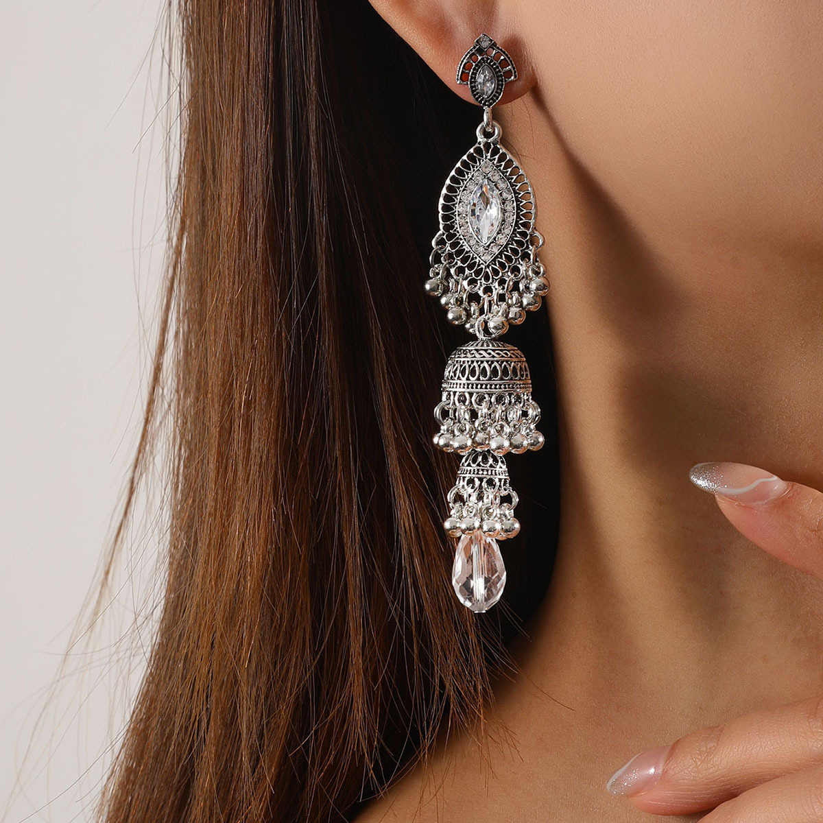 Retro diamantes elípticos ojos pendientes geometría diamantes delgado pernos de bordilla nicho popular popular popularidad en línea orejas de moda
