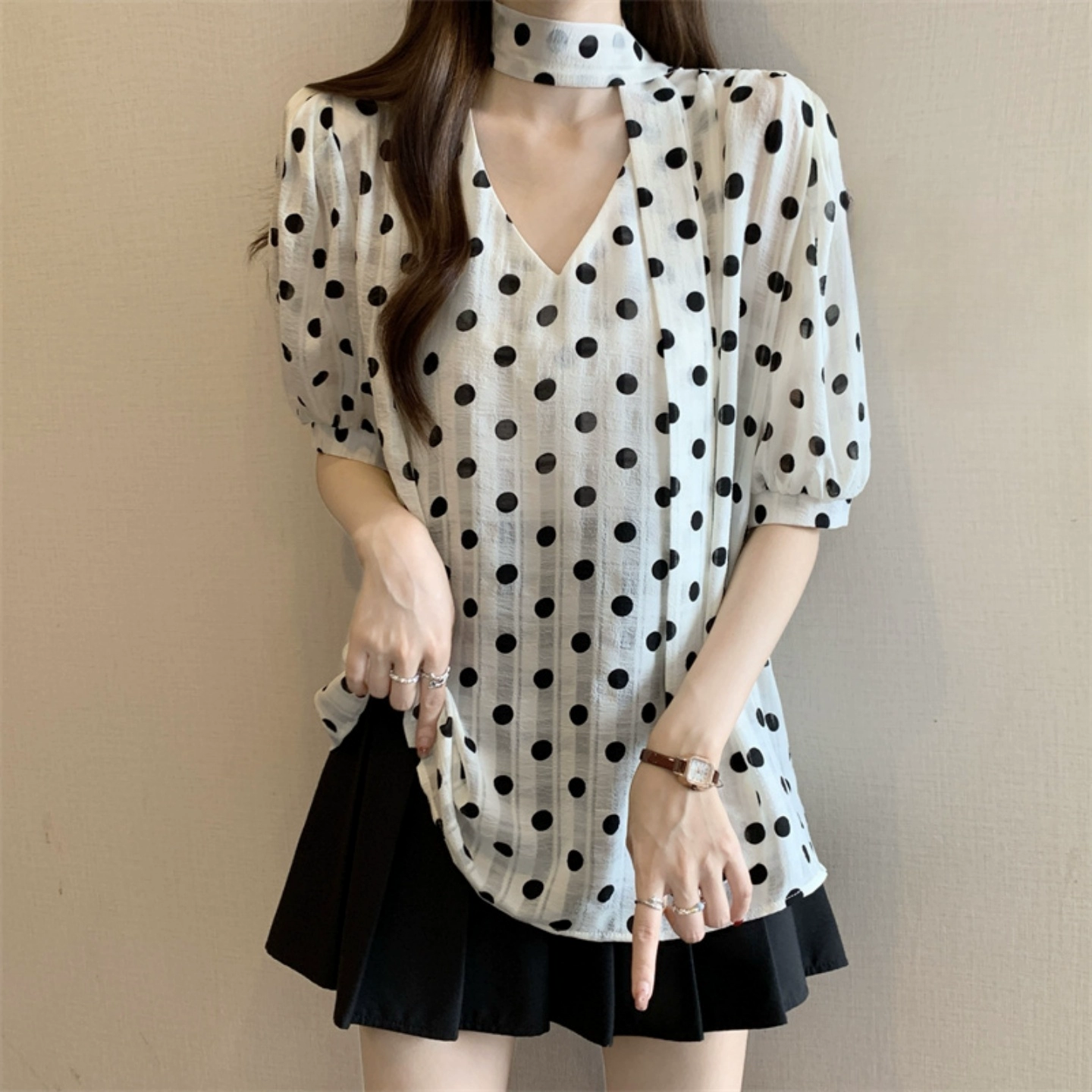 Шифоновая рубашка в горошек с v-образным вырезом и короткими рукавами для женщин, летняя рубашка больших размеров с лямкой на шее и лентой, уменьшающая возраст