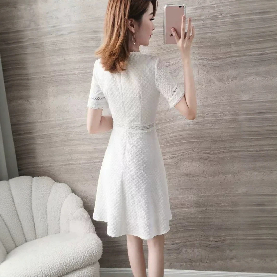 Đầm suông midi trắng tay ngắn cổ tròn phong cách đơn giản thanh lịch — trắng chi tiết 3