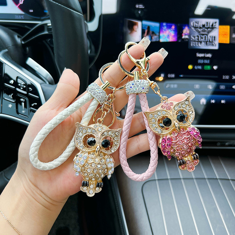 Diamante encimado búho llavero de automóvil bolsas escolares creativas para hombres y mujeres colgantes llavero de automóvil de metal regalos transfronterizos pequeños