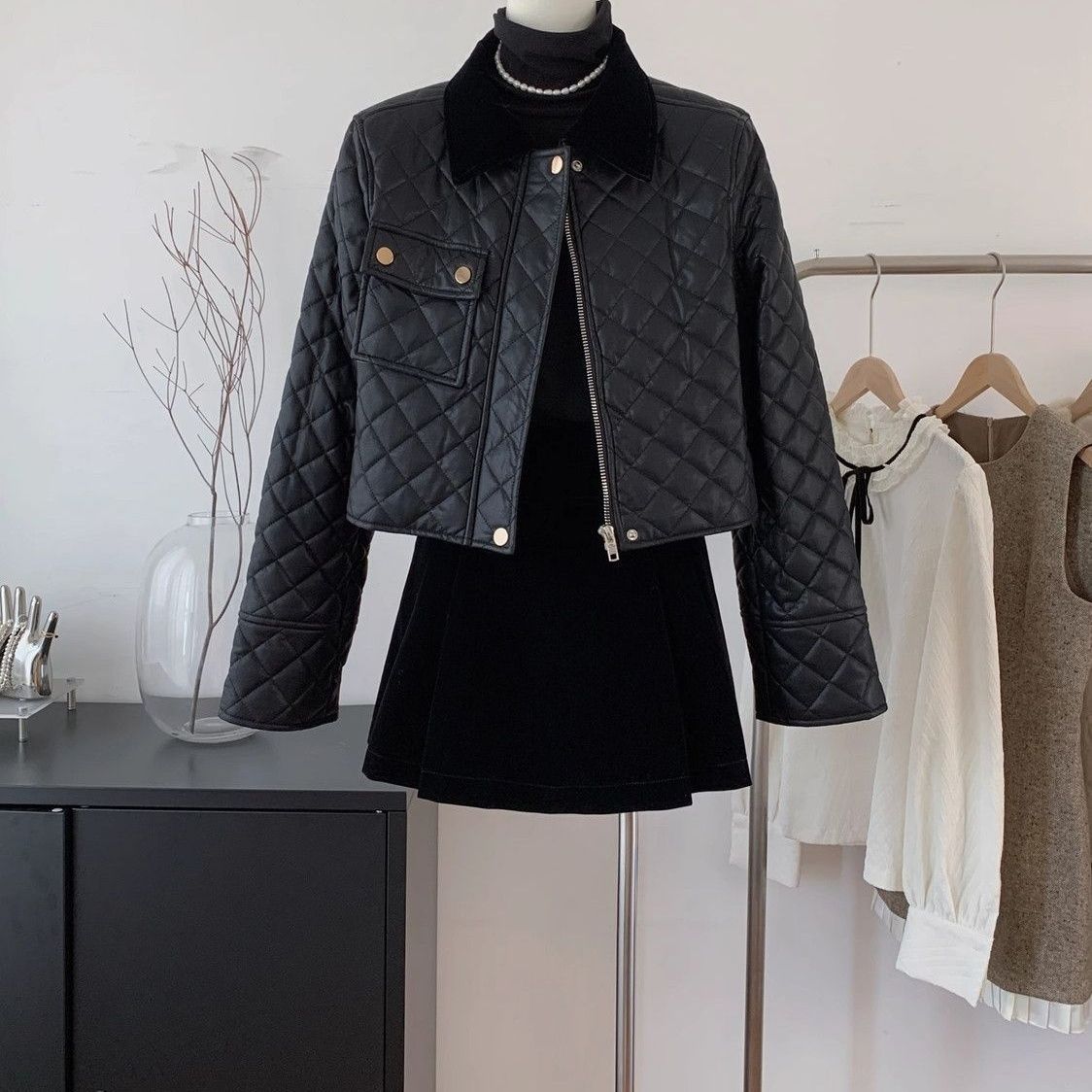 2025 Women's Winter Leather Jacket Short Quilted Cotton Jacket Fleece-Lined Thickeneded Quilted Small Fragrant Style Jacket Women's Cotton Jacket