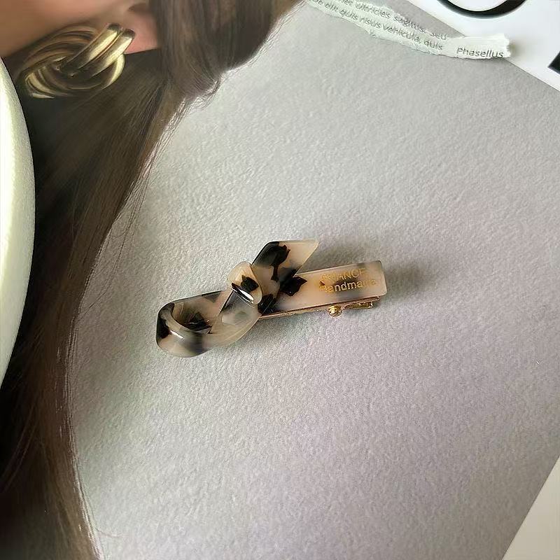 A3-아세테이트 사이드 클립-라이트 레오파드 프린트