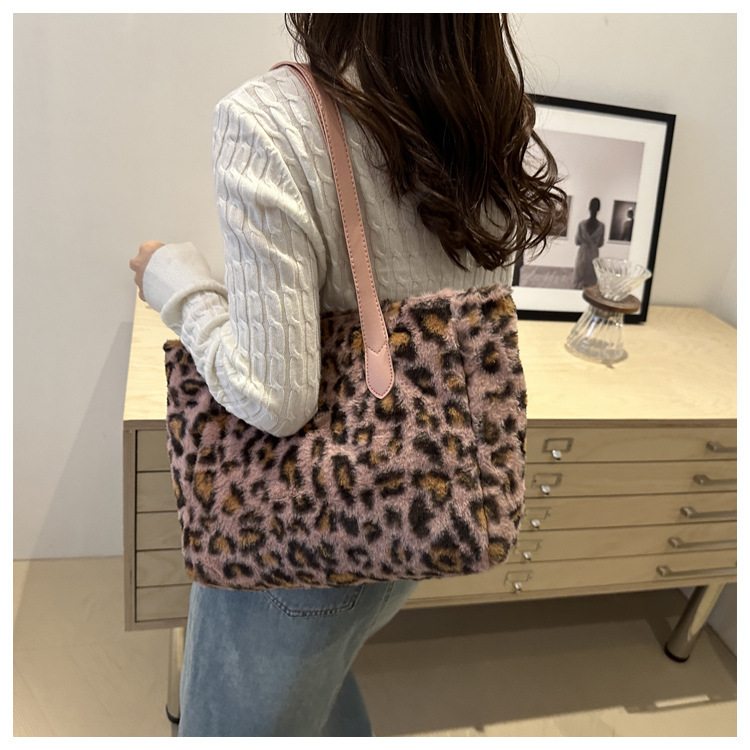 Cross-border quality plush bag, women's leopard print large-capacity tote bag, new lightweight Korean-style fashionable commuting single-shoulder bag undefined