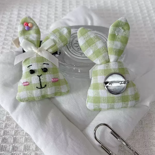 Green wallet rabbit