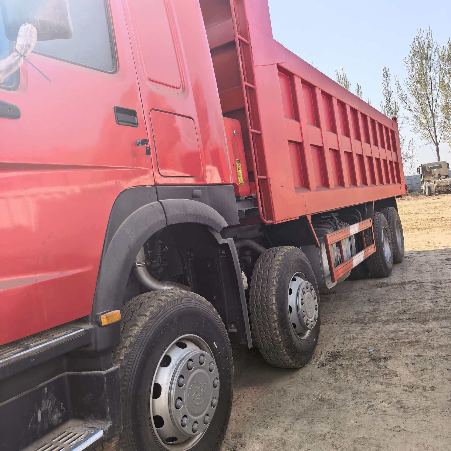Cross-Border Export of Sinotruk Howo 8X4 Dump Trucks with Weichai Engine, African Howo 8X4 Dump Trucks
