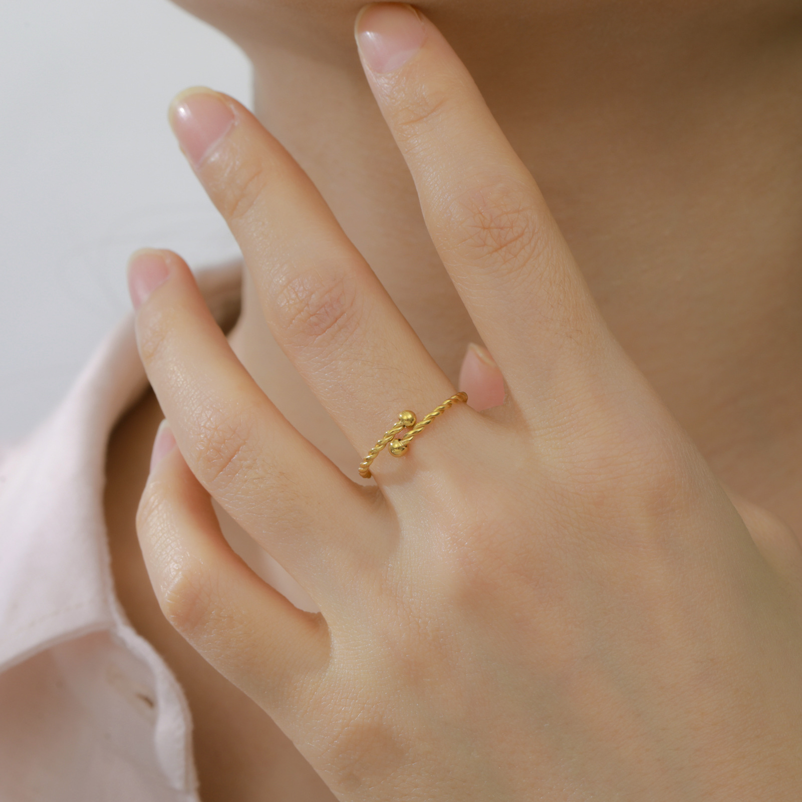 Sparkling Designer Ring For Women – Elegant And Comfortable Piece_voghion.com