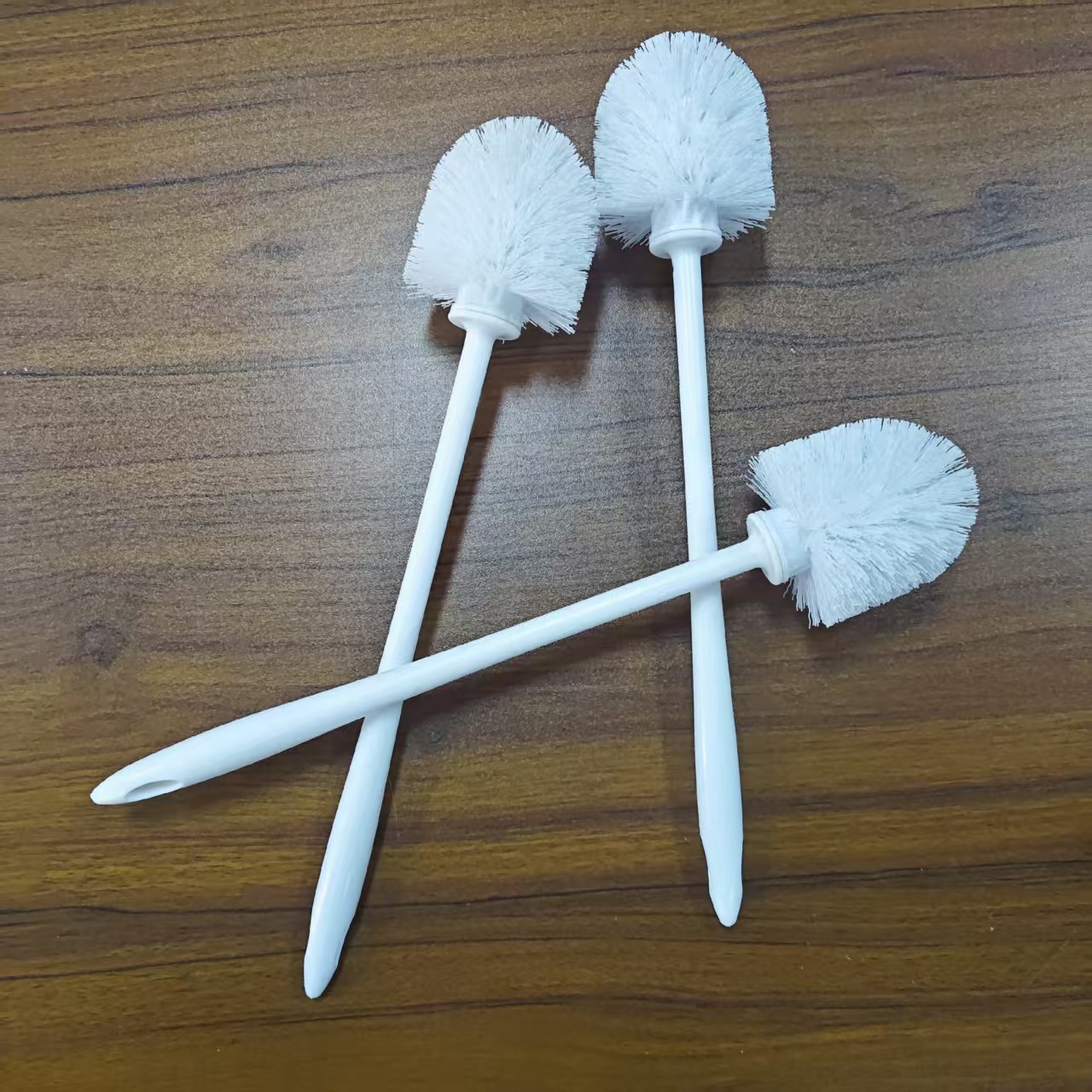 Cepillo de inodoro de punta redonda Cepillo para lavar el inodoro Cepillo para colgar en la pared sin callejones sin salida para el hogar Cepillo de limpieza de reemplazo de mango largo