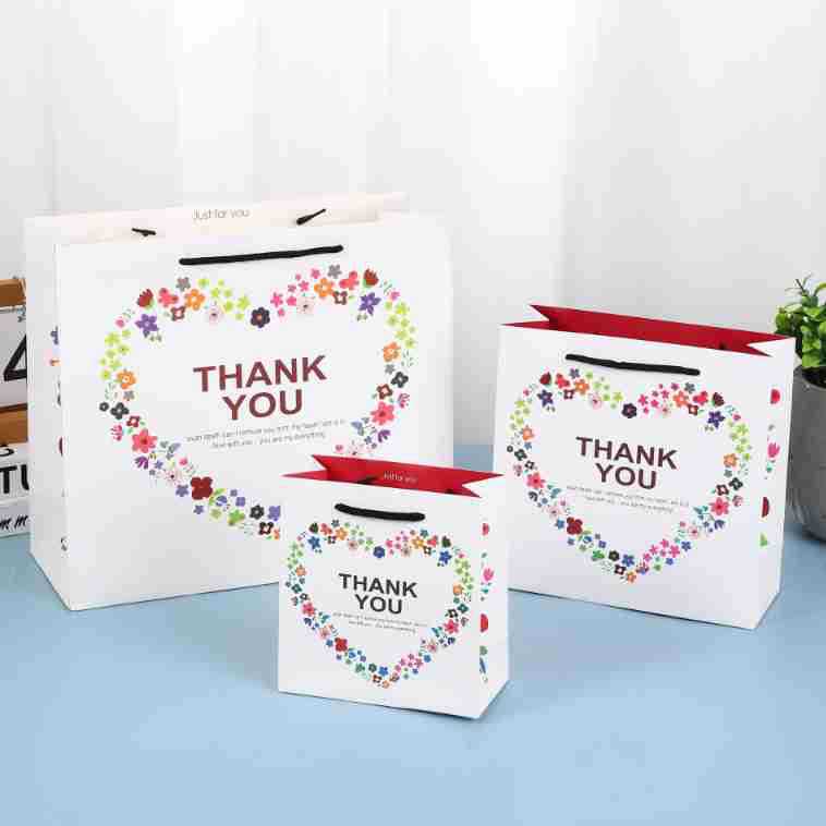 Bolsa de regalo Lindo bolso de cartón blanco impreso LOGO embalaje bolso de dibujos animados regalo de mano al por mayor bolsa de regalo de boda