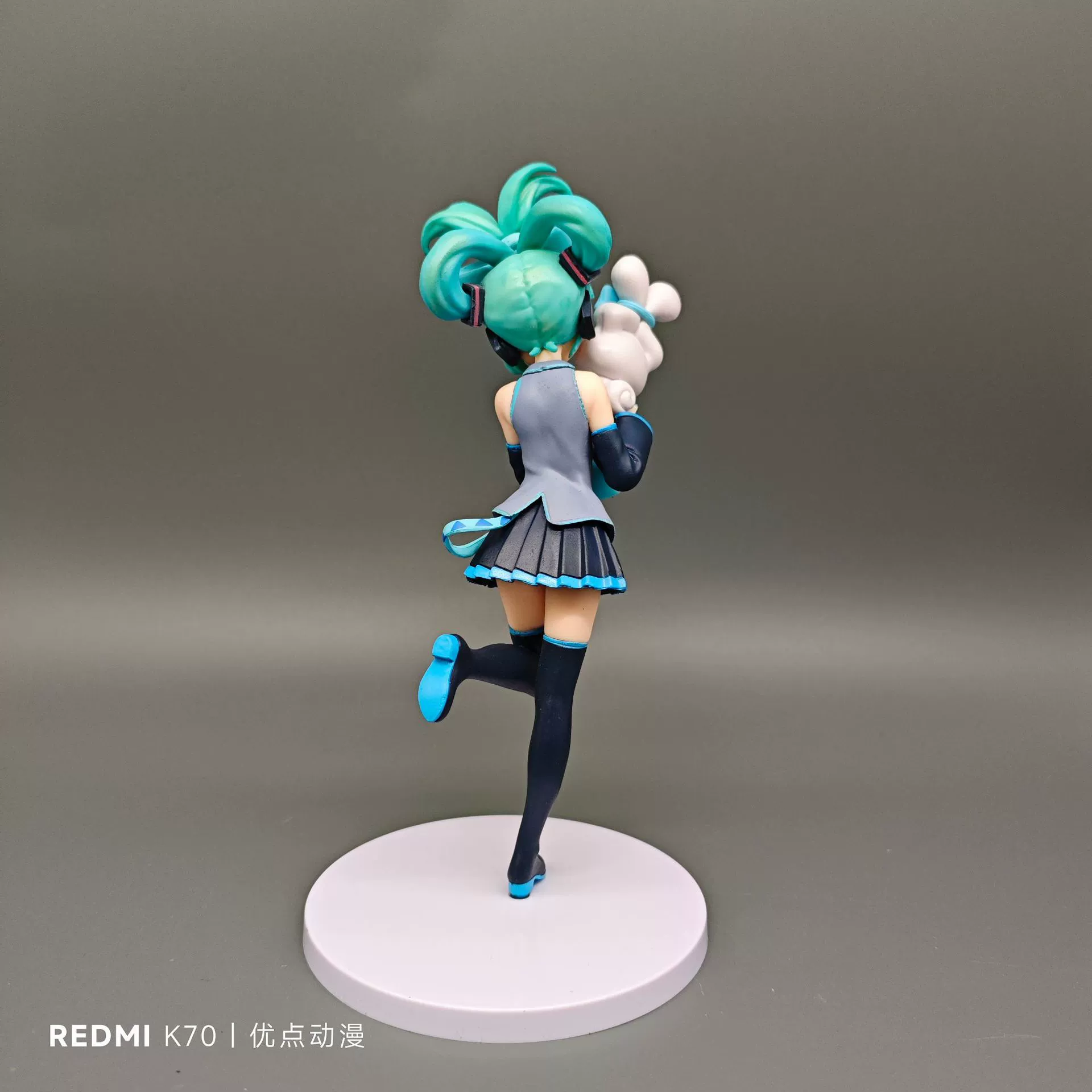 Фигурка ручной работы Hatsune Miku в позе сидящей с большими ушами, модель по двумерной анимации, декоративная