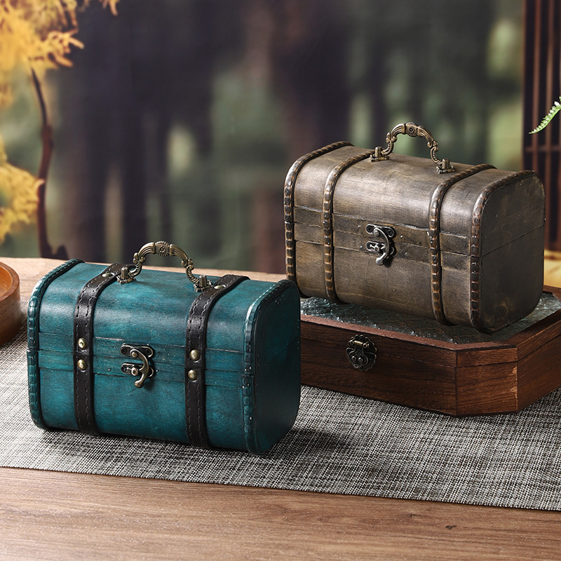 Retro handheld storage box