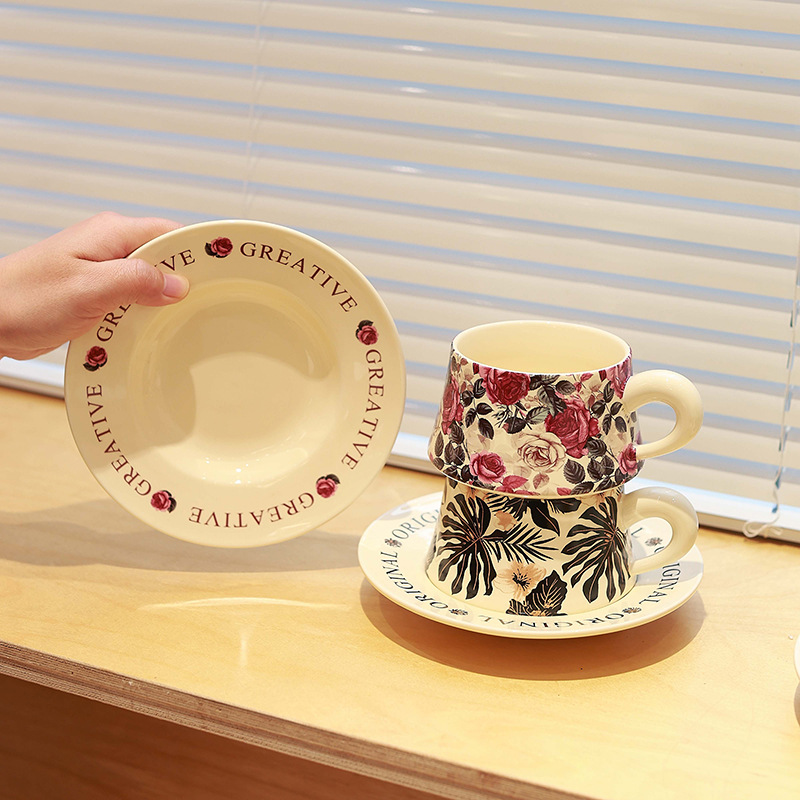 Juego de tazas y platillos de café personalizado Taza de flores pintada a mano de cerámica Taza de alto valor Té de la tarde Taza con leche Plato