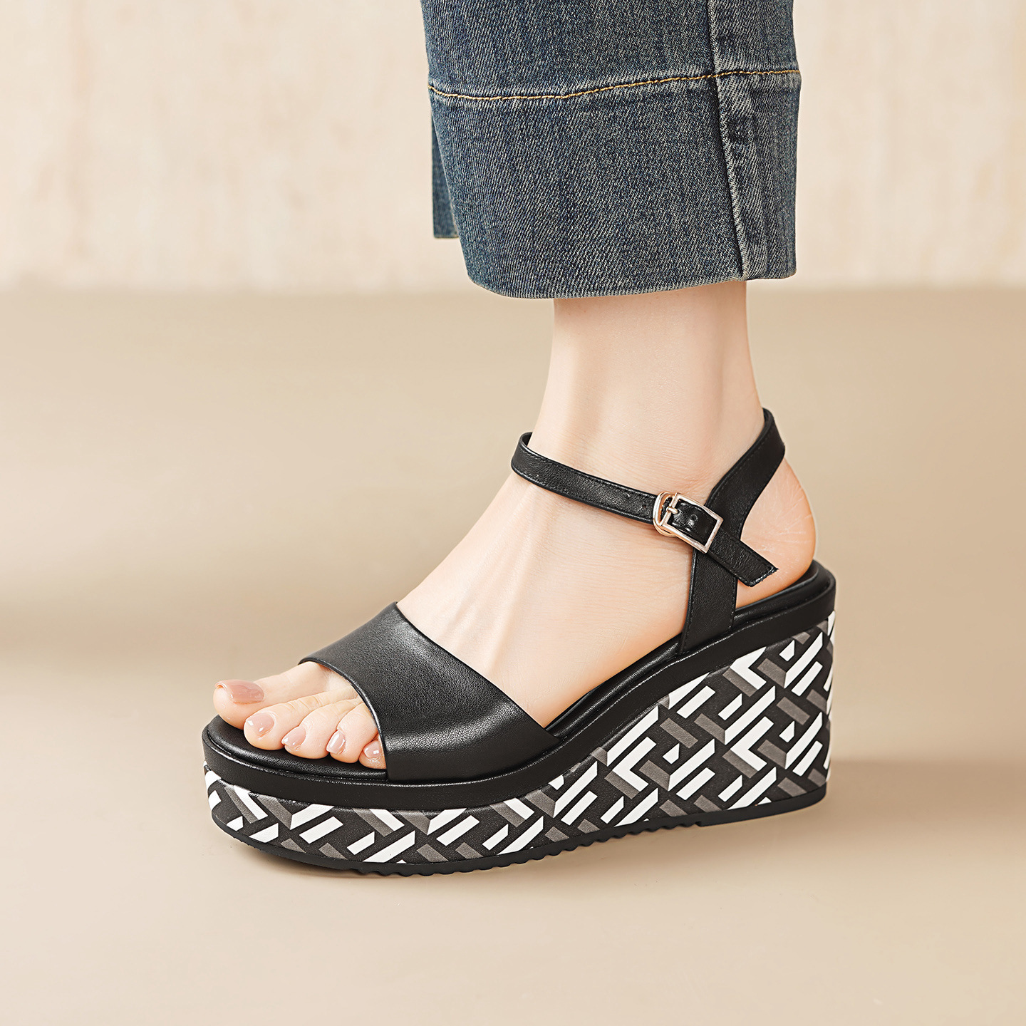 Sandal cao gót nữ hở mũi quai ngang khóa, đế dày 8.5 cm, phối màu — đen