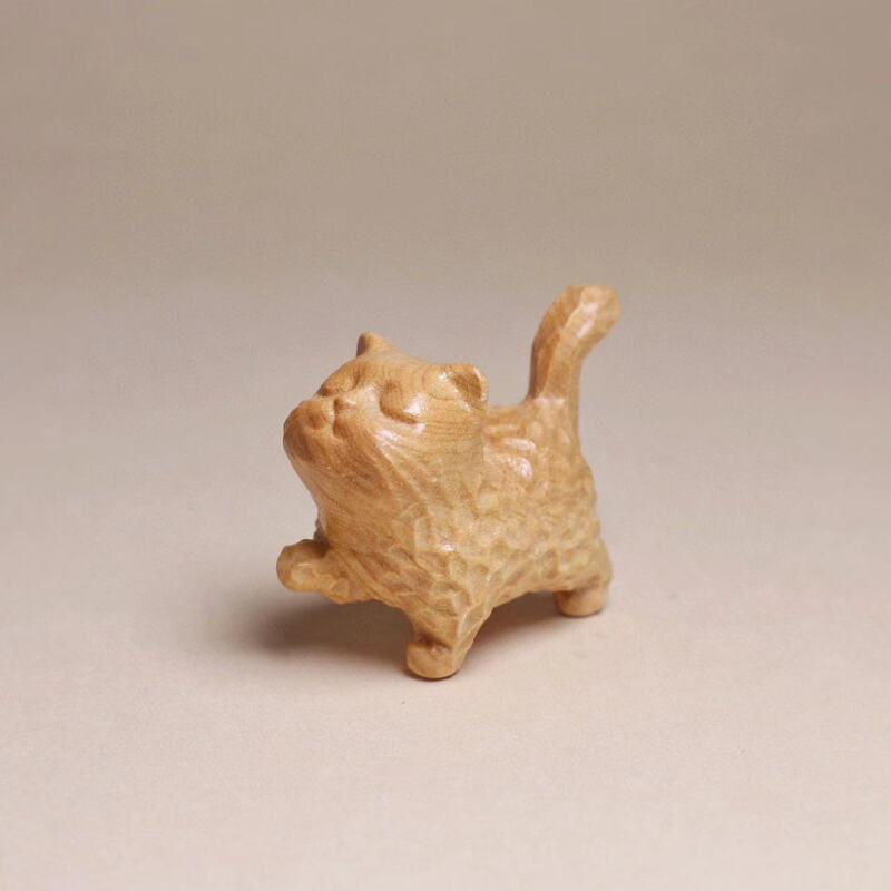 崖柏の木彫りは工芸品を飾っています。|undefined