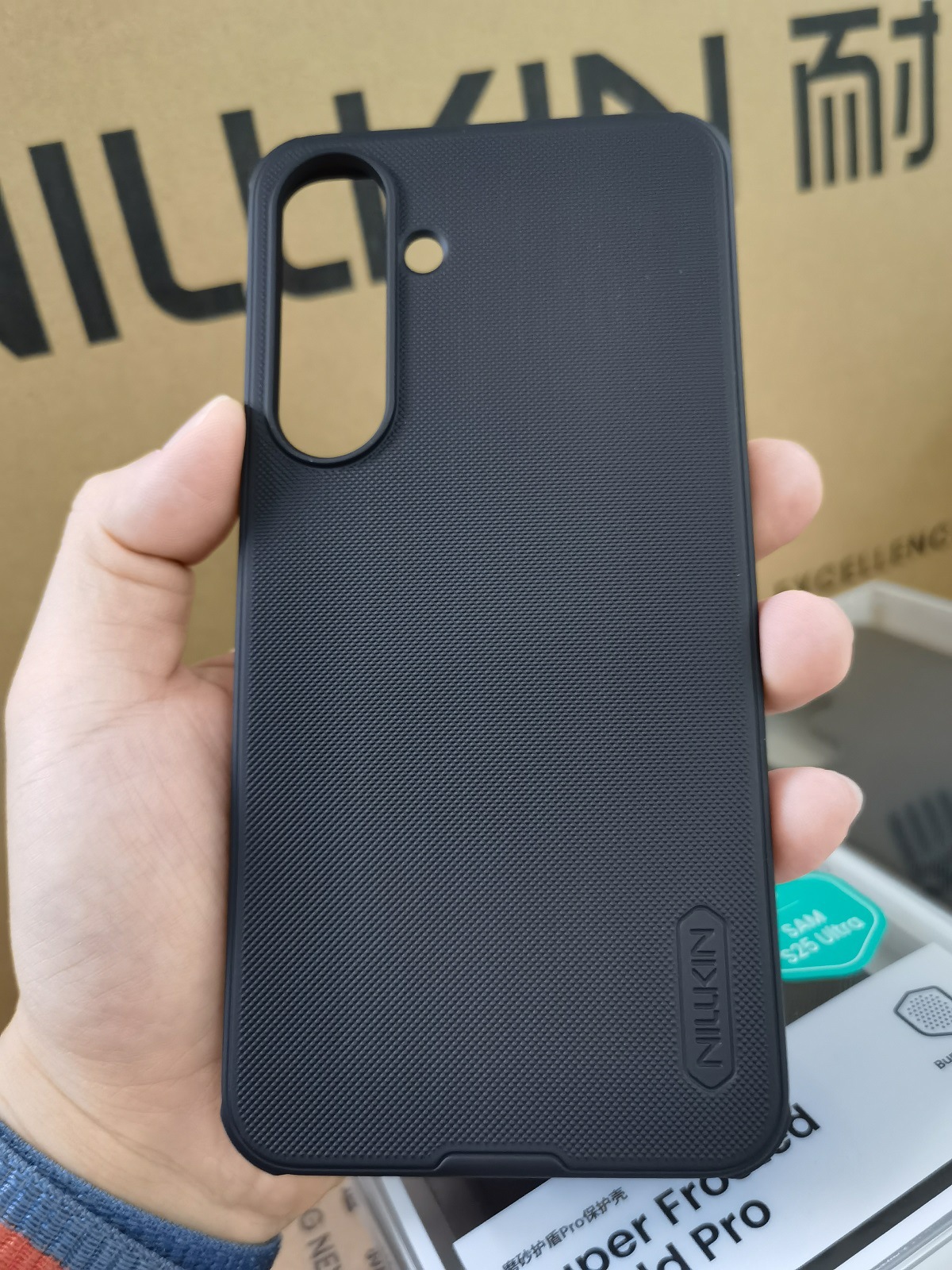 Ốp lưng Nillkin chống rơi mờ nhám Pro cho Samsung S25 Ultra — Shield PRO màu đen, Lá chắn PRO màu xanh lam, Lá chắn PRO màu đỏ, Samsung S25 chi tiết 17