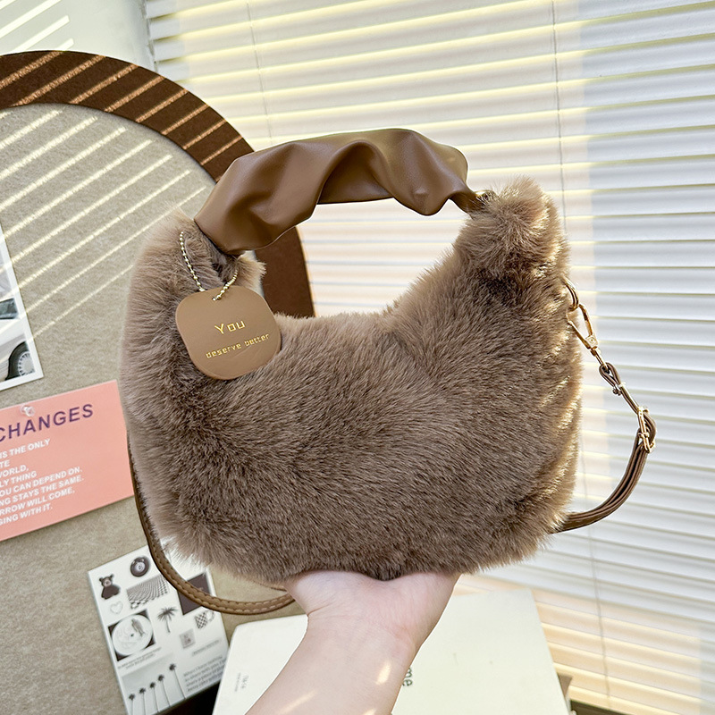 De alta calidad de felpa nuevo bolso versátil nicho Otoño e Invierno versátil bolsa de Mensajero de la moda femenina furry