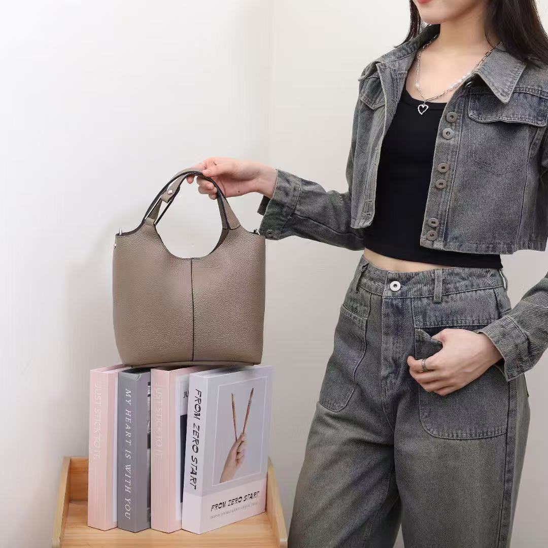 (2개) 캐주얼 COWHIDE 메신저 백 2024 새로운 도착 유행 올매치 대용량 핸드백 가죽 여성용 통근 어깨 가방