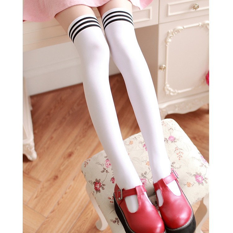 Medias sobre la rodilla de las mujeres primavera y otoño estudiante de estilo universitario japonés tres barras medias altas a rayas medias de media pantorrilla en blanco y negro