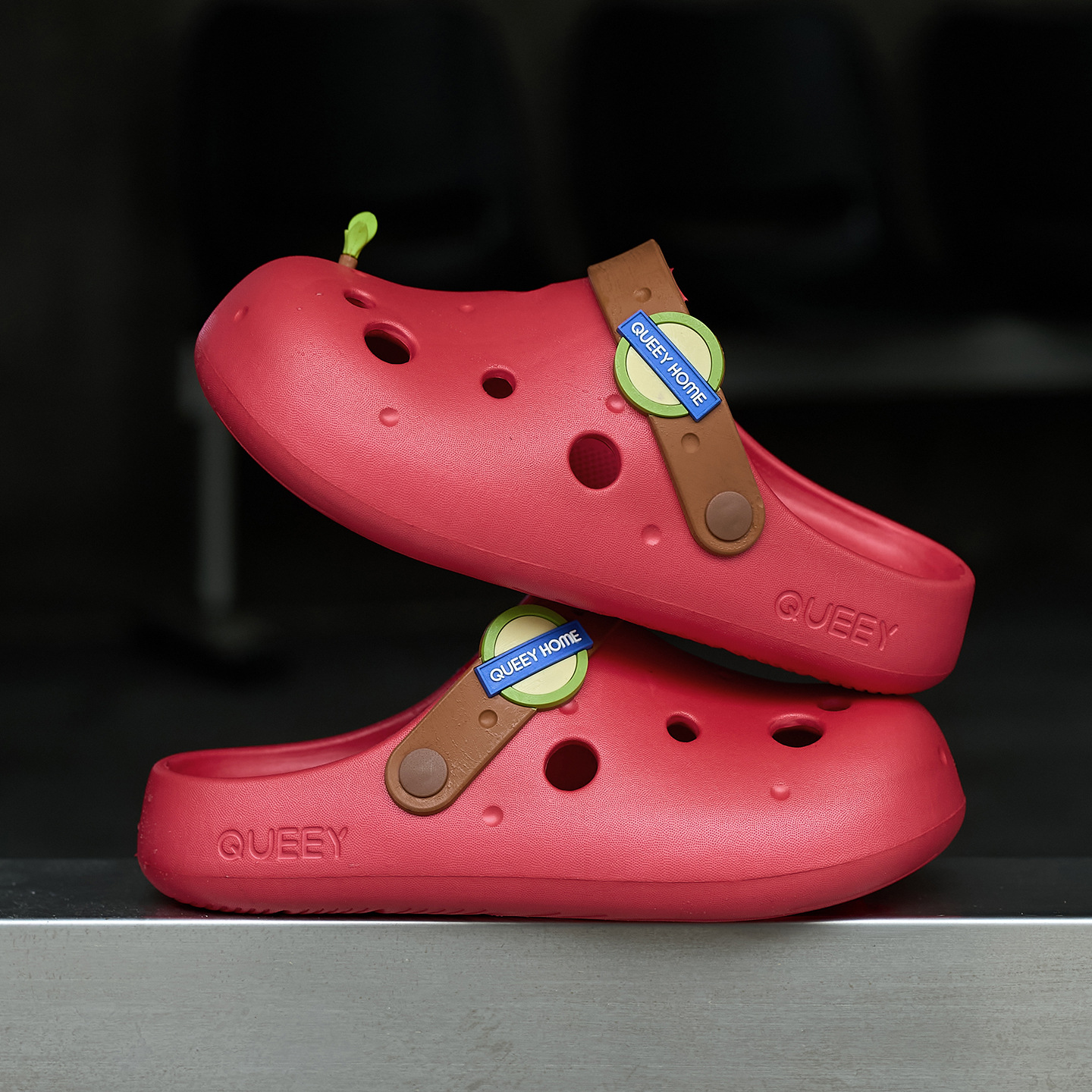 Croc cipele, ženske ljetne 2026., nove sandale za plažu s debelim potplatom, neklizajuće, protiv mirisa, s osjećajem izmeta za muškarce