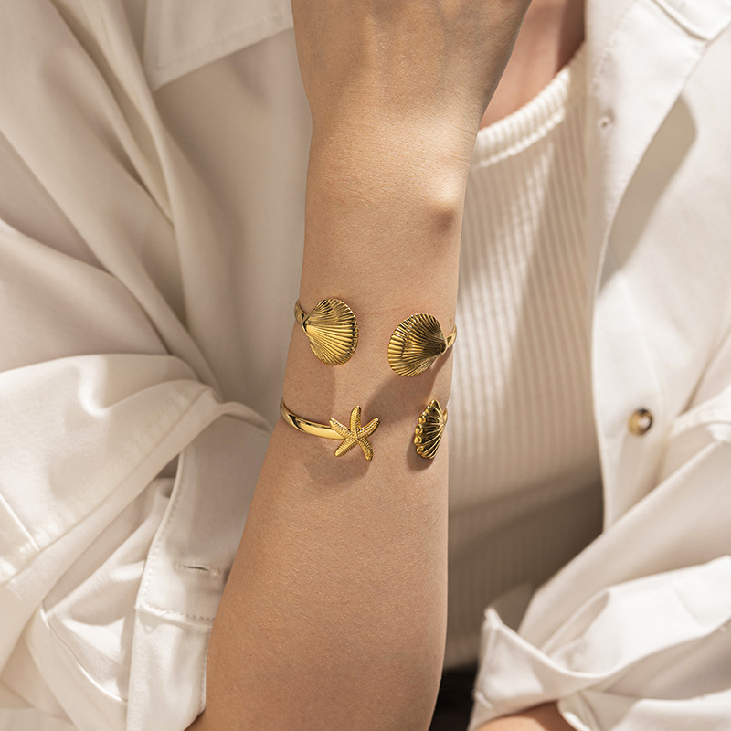 Tena Europa y América Pulsera de acero inoxidable Mujer de alta gama Ocean Beach Nuevo estilo Shell Estrella de mar Juego de joyería de mano al por mayor
