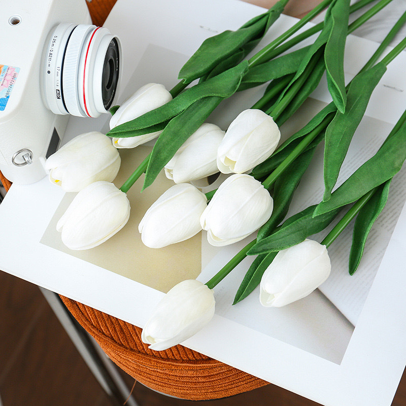 Tulipanes de simulación PU de alta gama flores de simulación de flores de una sola rama sensación de humedad decoración de mesa de comedor en el hogar flores falsas