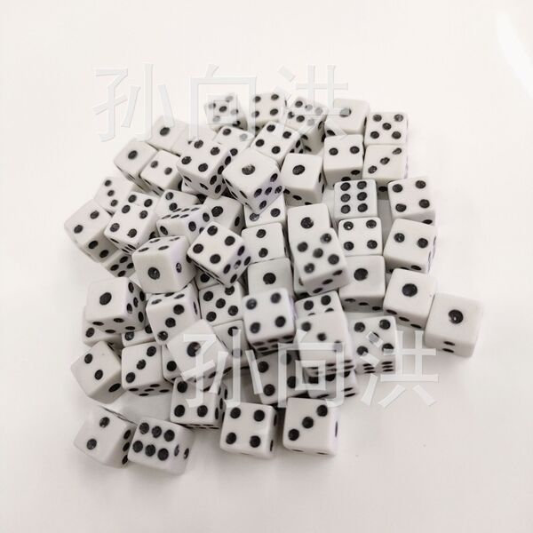 plastic beige dice
