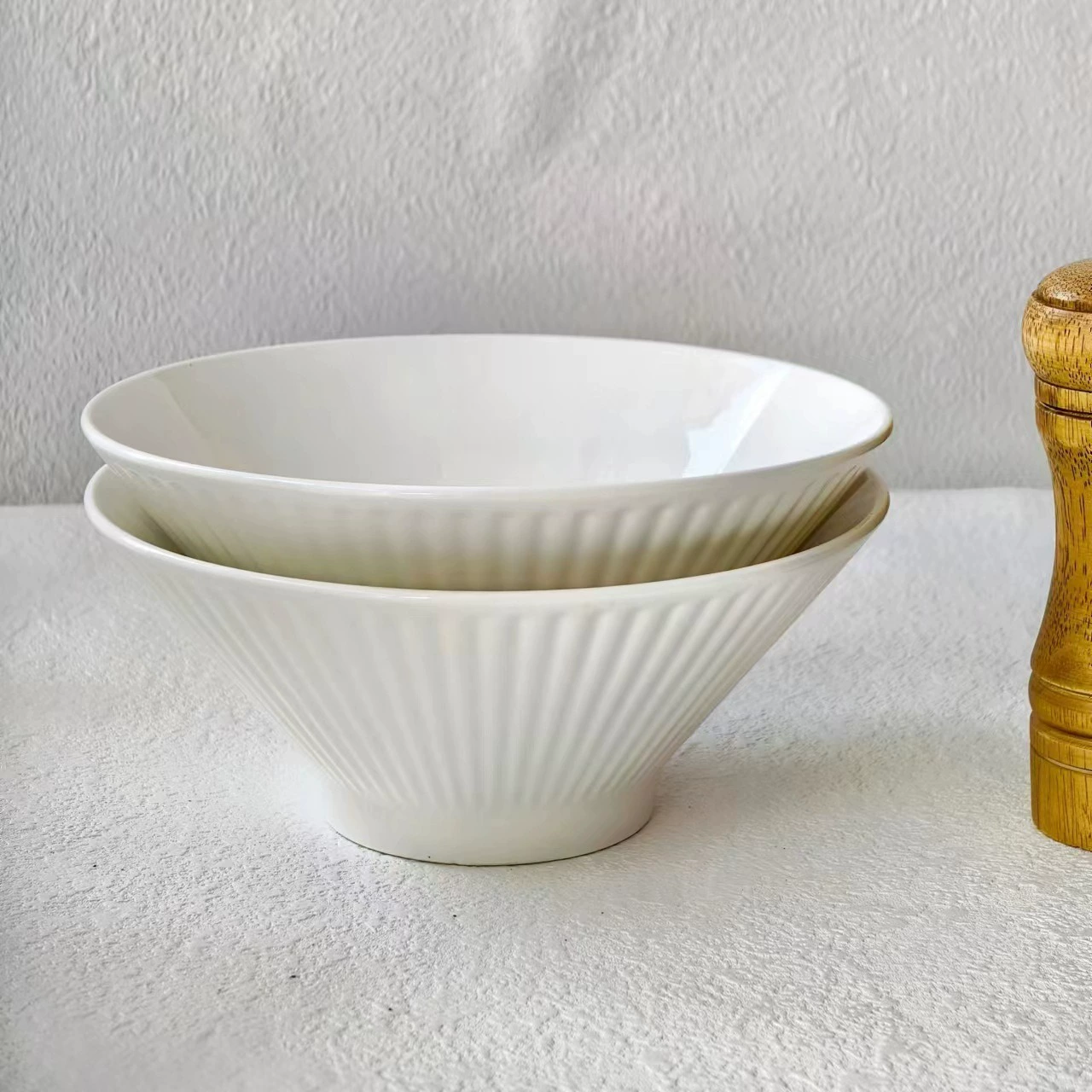 Миска для лапши (Yamada) 7 дюймов, подглазурная белая керамика, рифлёная