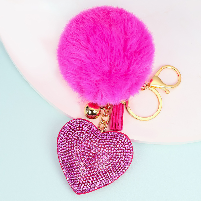 Venta caliente transfronteriza terciopelo coreano diamante color sólido amor corazón pelo bola llavero colgante bolso de las mujeres accesorios personalización