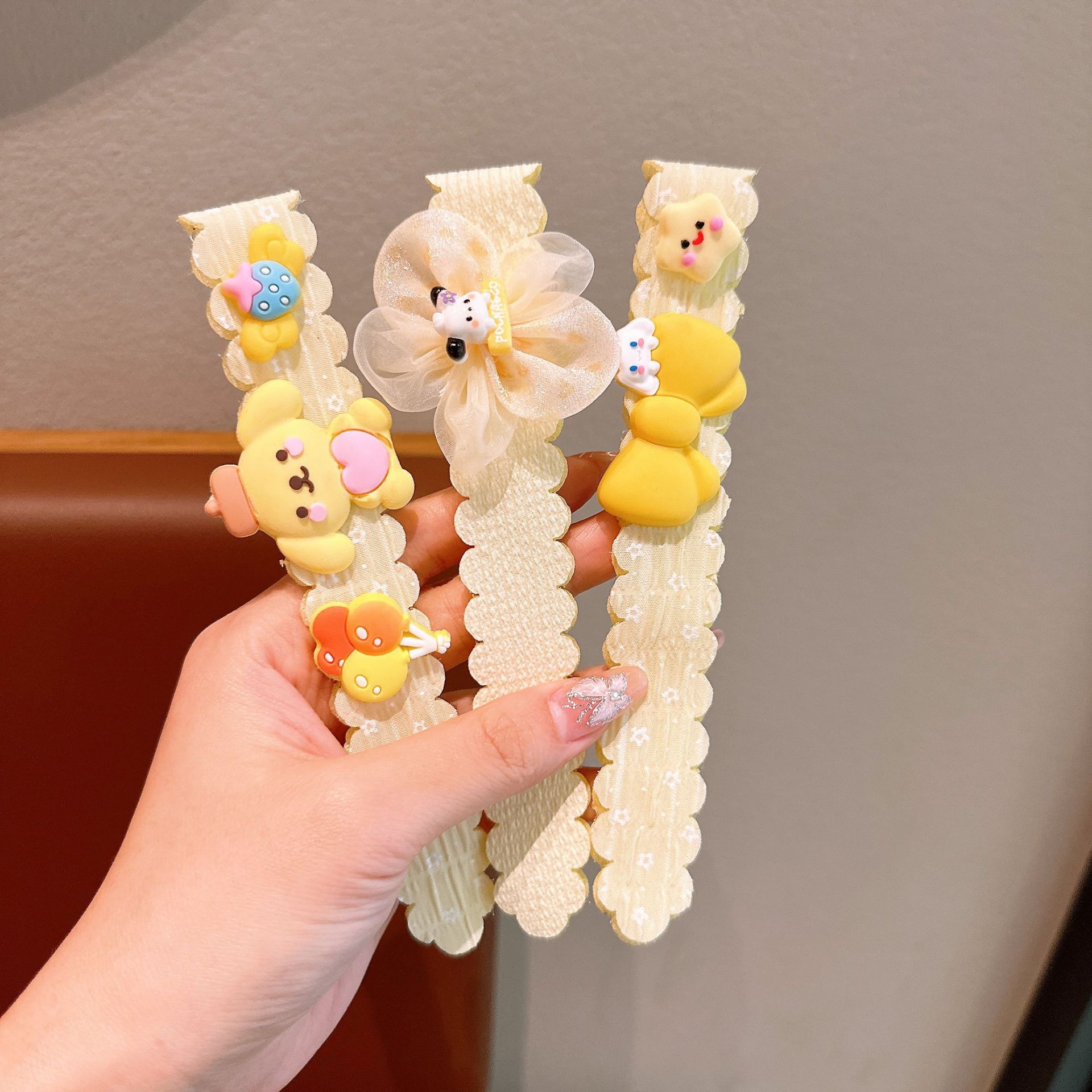 Los niños aman los dibujos animados Sanrio publicó un nuevo velcro, pero Koolomi, la cabeza de la niña para terminar los accesorios de pelo