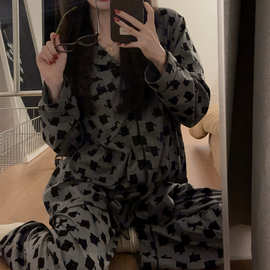 满印小黑猫德绒睡衣女冬开衫保暖抖音爆款可爱宽松卡通家居服套装
