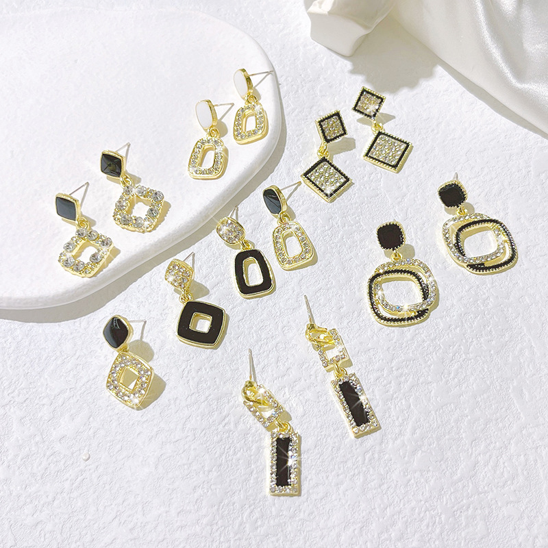 1 Pair Retro Square Metal Rhinestone Womenu0027S Drop Earrings