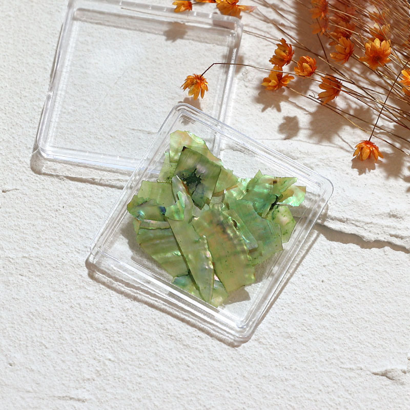 Manicuría irregular conchas de color fantasma rojo en línea con el mismo tipo de abalón natural ultra delgado fragmentos japoneses de decoración de uñas