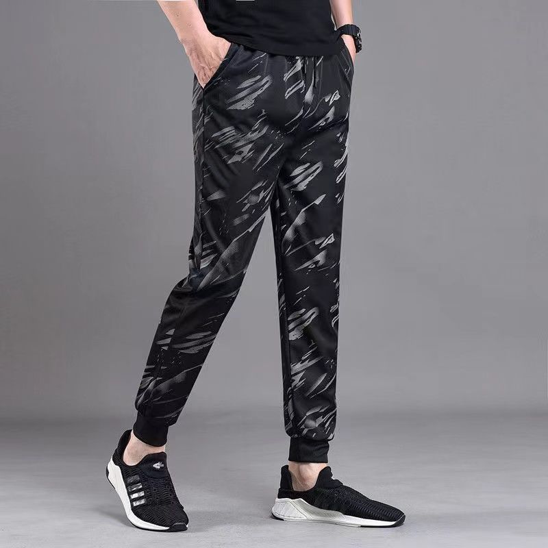 Pantalón negro camuflaje