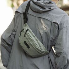 手机胸包男士日系新款运动休闲单肩背包腰包百搭潮牌斜挎包骑行包