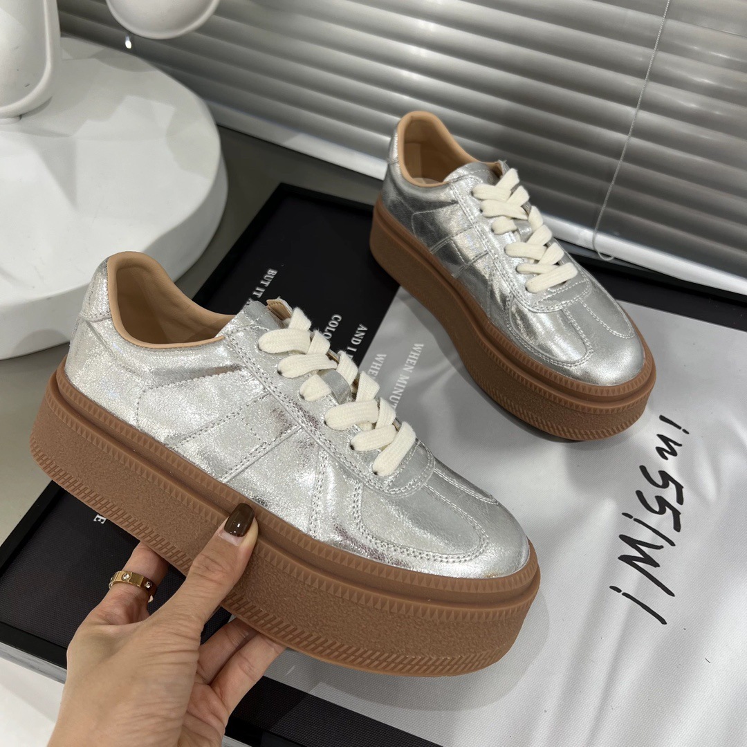 Autumn retro two-tone sneakers for leisure